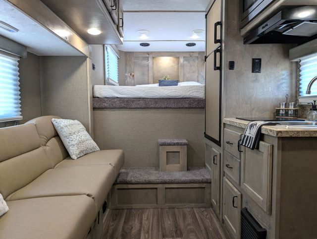 2026 Shadow 3 Horse Slant 10'6 Living Quarters with Slide  - 23032570 - 7