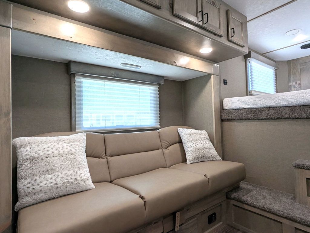 2026 Shadow 3 Horse Slant 10'6 Living Quarters with Slide  - 23032570 - 8