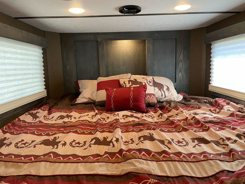 2026 Shadow 3 Horse Slant 10'6 Living Quarter-BIG Fridge!  - 23016429 - 10