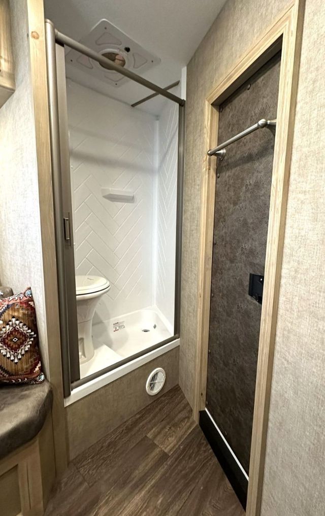 2026 Shadow 3 Horse Slant 5'6 Glamper  - 23019560 - 9