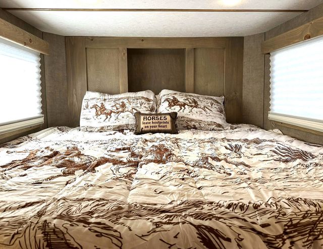 2026 Shadow 3 Horse Slant 5'6 Glamper  - 23019560 - 8