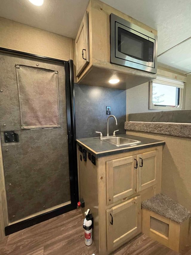 2026 Shadow 3 Horse Slant 5'6 Glamper  - 23024763 - 9