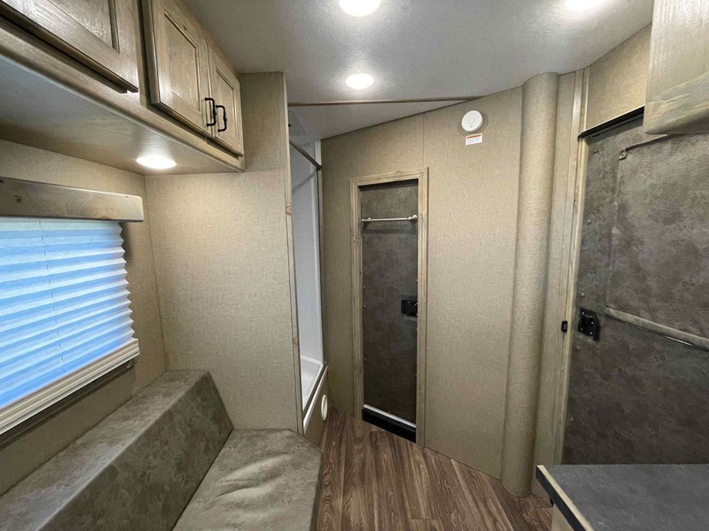 2026 Shadow 3 Horse Slant 5'6 Weekender Living Quarters  - 23024763 - 11