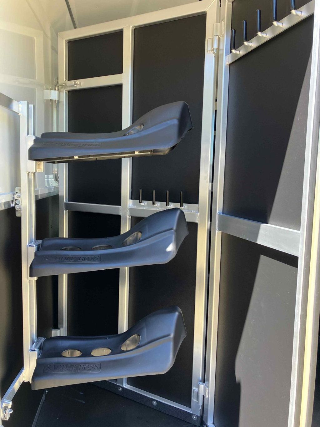 2026 Shadow 3 Horse Slant 5'6 Weekender Living Quarters  - 23024763 - 4