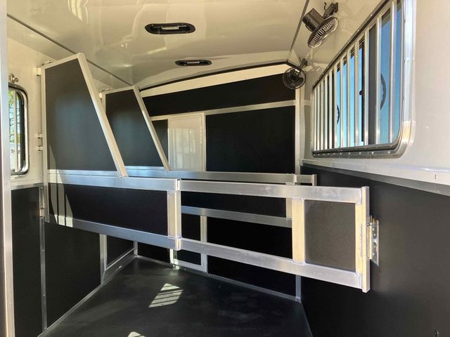 2026 Shadow 3 Horse Slant 5'6 Weekender Living Quarters  - 23024763 - 5