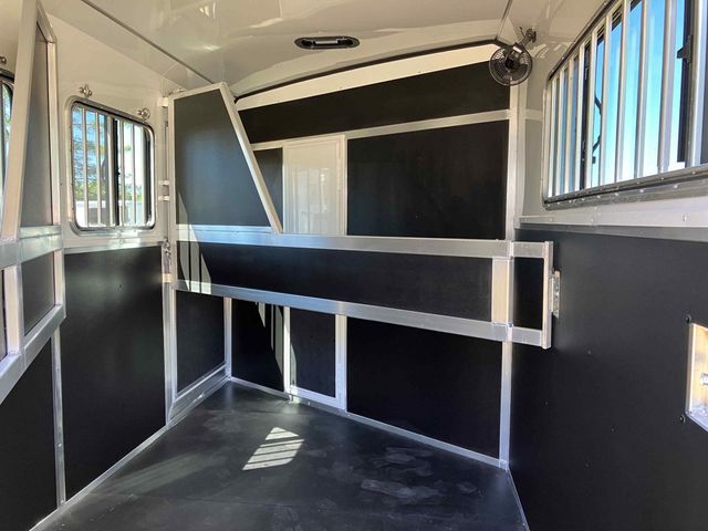 2026 Shadow 3 Horse Slant 5'6 Weekender Living Quarters  - 23024763 - 6
