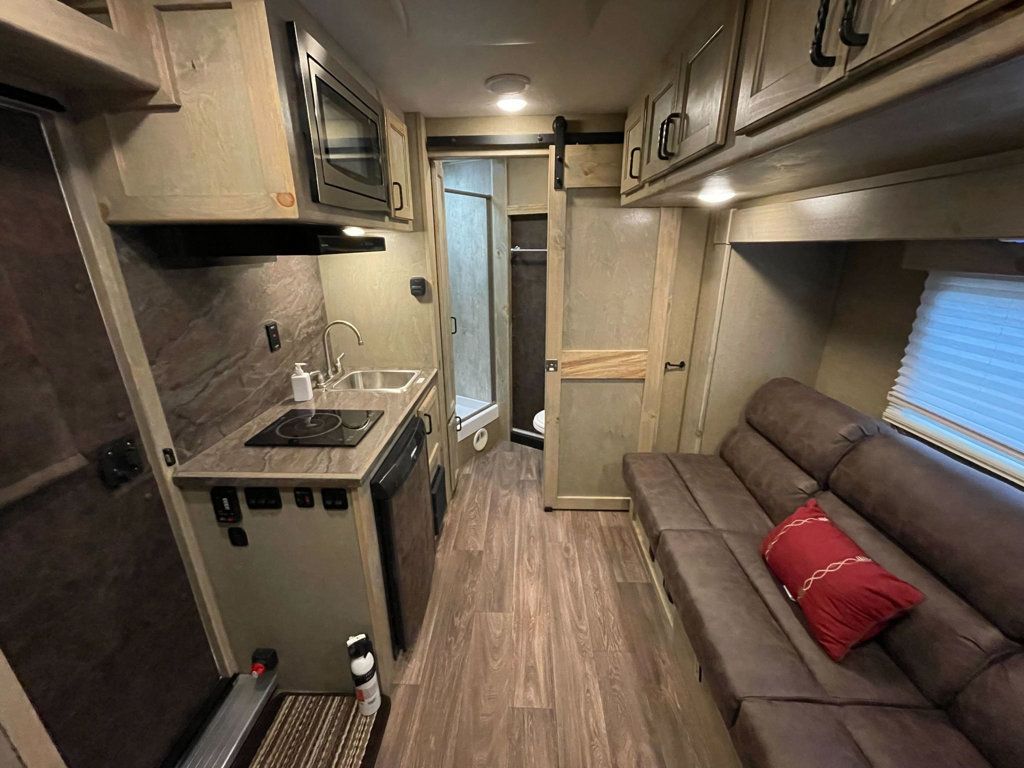 2026 Shadow 3 Horse Slant 9' Living Quarters w/ Slide  - 22951412 - 9