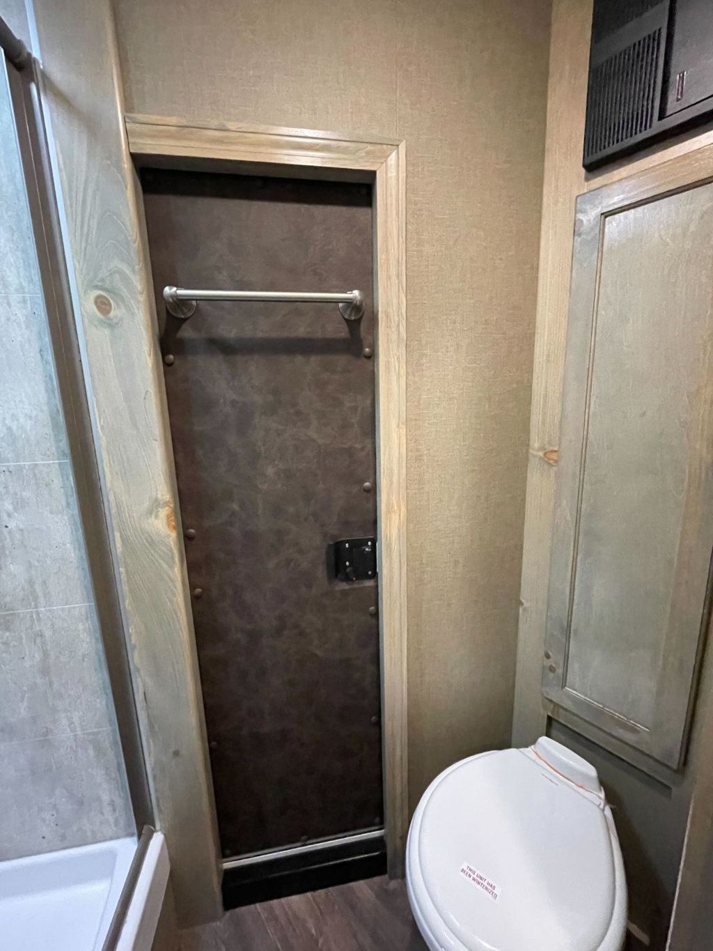 2026 Shadow 3 Horse Slant 9' Living Quarters w/ Slide  - 22951412 - 11