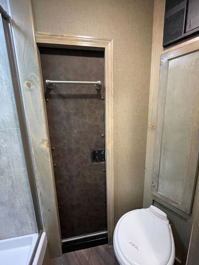 2026 Shadow 3 Horse Slant 9' Living Quarters w/ Slide  - 22951412 - 11