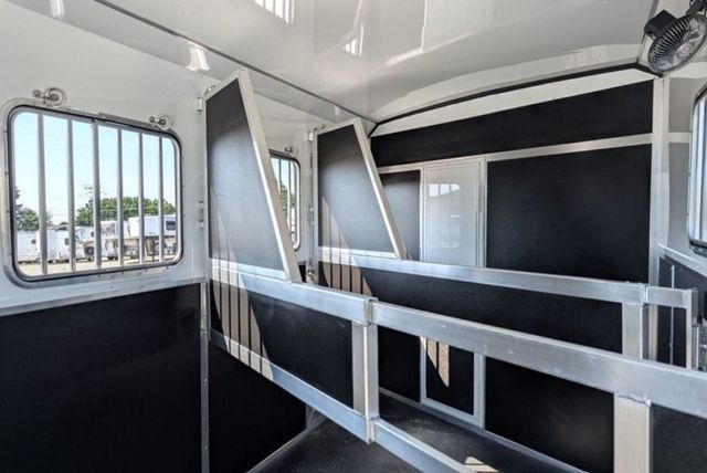 2026 Shadow 3 Horse Slant 9' Living Quarters w/ Slide  - 22951412 - 5