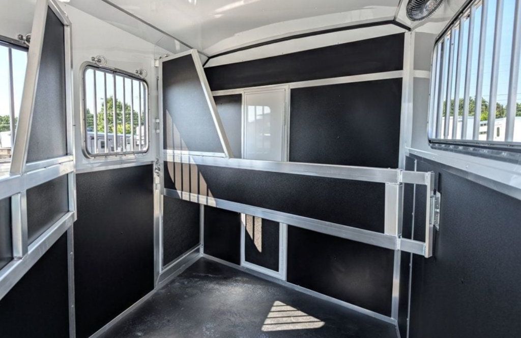 2026 Shadow 3 Horse Slant 9' Living Quarters w/ Slide  - 22951412 - 6