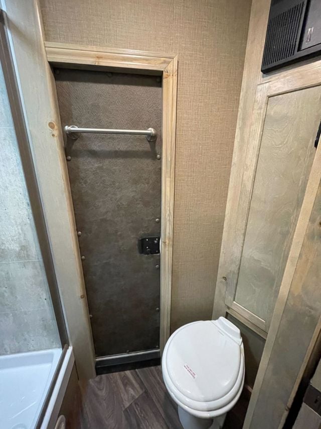 2026 Shadow 3 Horse Slant 9' Living Quarters w/ Slide  - 22983821 - 12