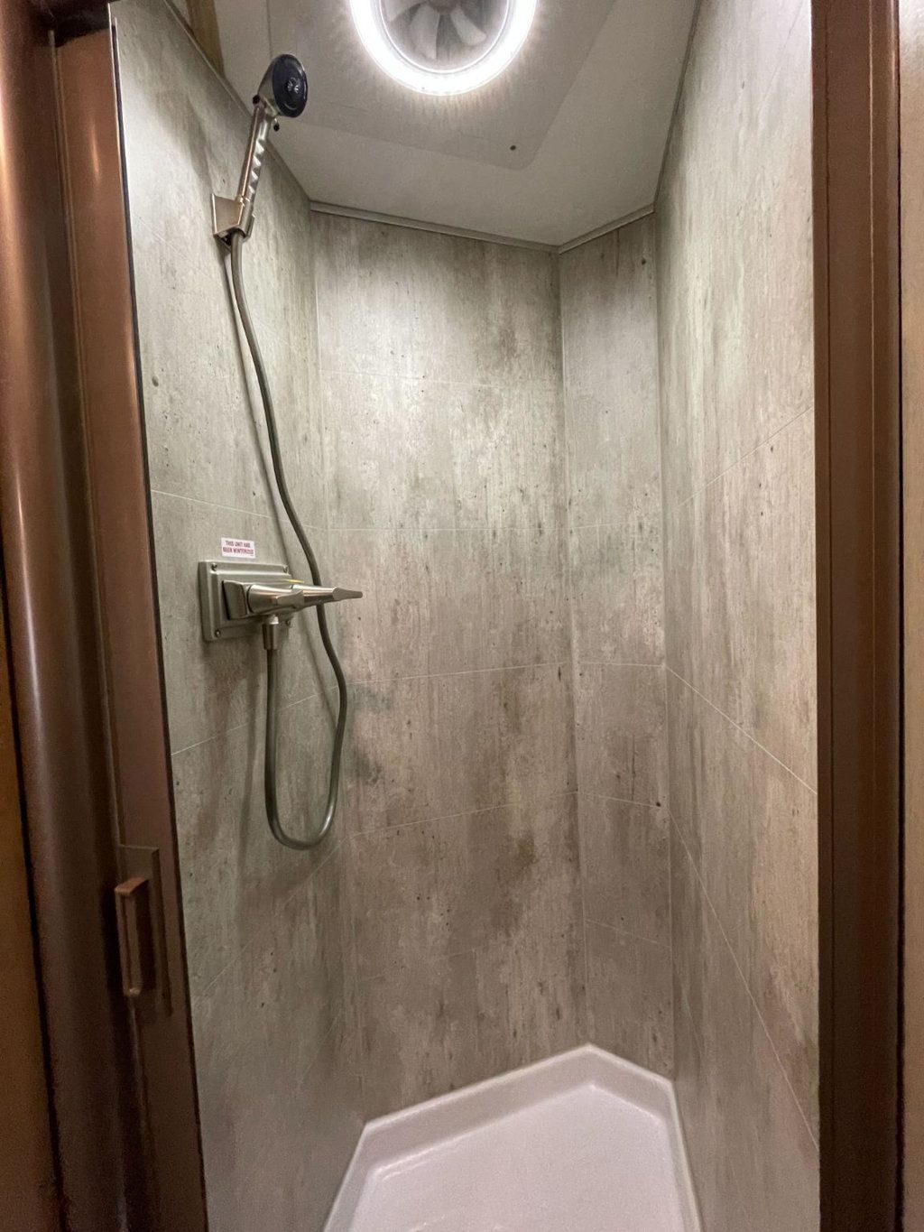 2026 Shadow 3 Horse Slant 9' Living Quarters w/ Slide  - 22983821 - 13