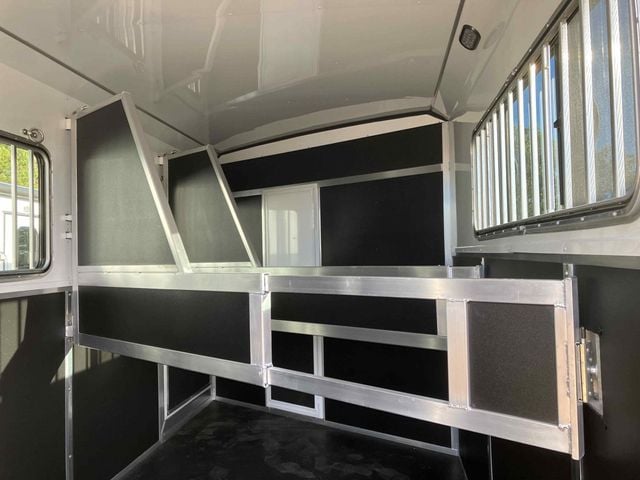 2026 Shadow 3 Horse Slant 9' Living Quarters w/ Slide  - 22983821 - 5