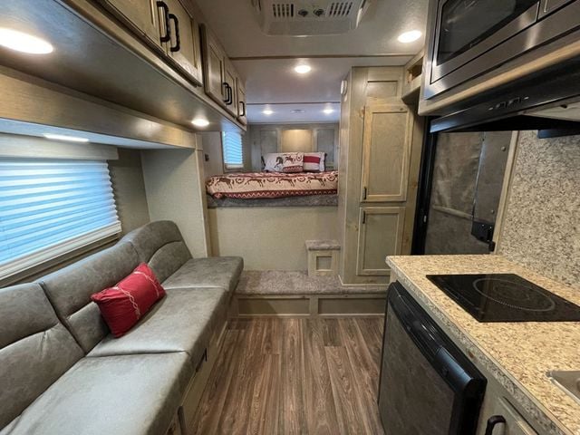 2026 Shadow 3 Horse Slant 9' Living Quarters w/ Slide  - 22983821 - 8