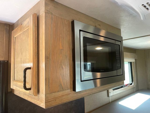 2026 Shadow 3 Horse Slant Load Weekender  - 23013580 - 13