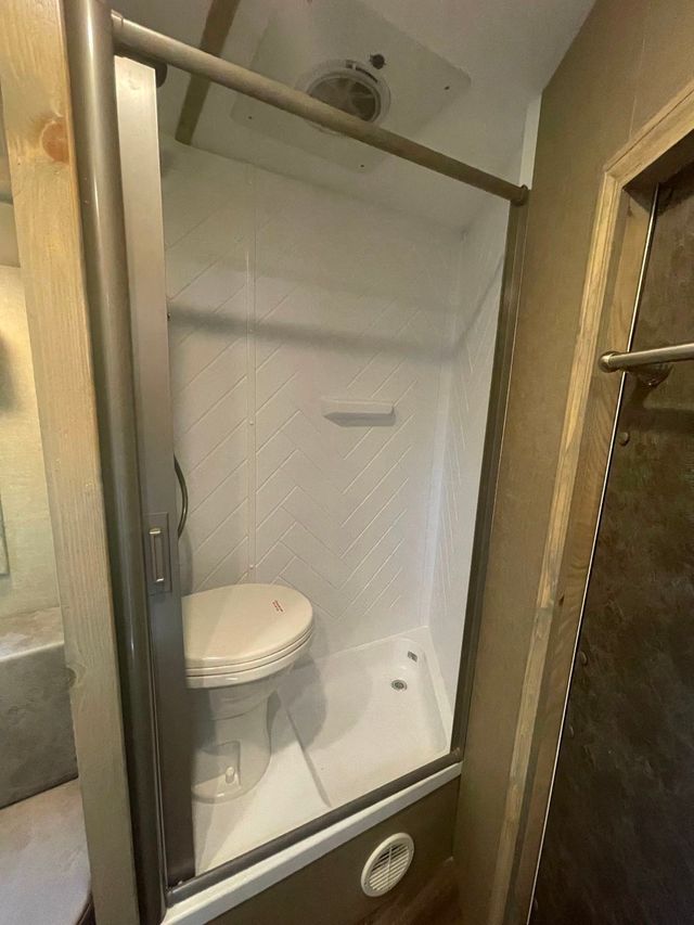 2026 Shadow 3 Horse Slant Load Weekender  - 23013580 - 16