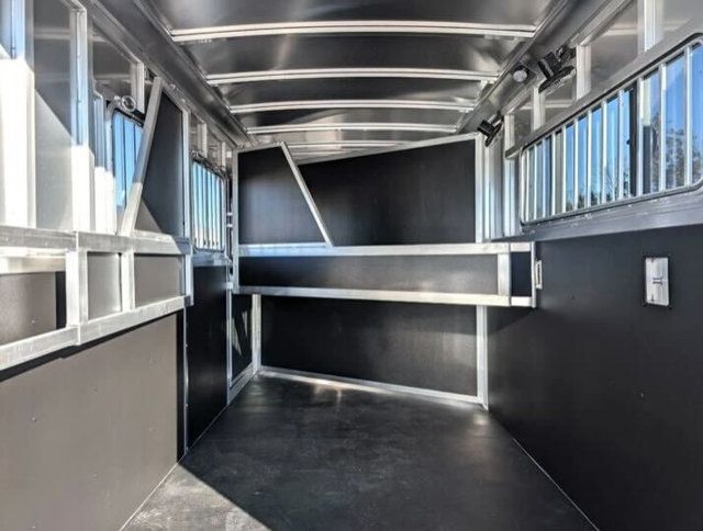 2026 Shadow 3 Horse Slant with Drop Feed Windows  - 22981553 - 7