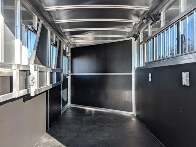 2026 Shadow 3 Horse Slant with Drop Feed Windows  - 22981553 - 8