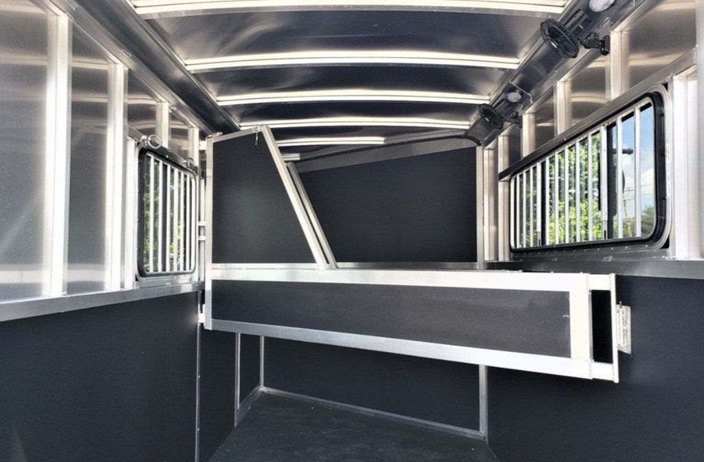 2026 Shadow 3 Horse Slant with Drop Feed Windows Goose Neck  - 22957620 - 6