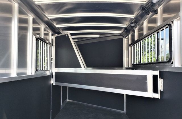 2026 Shadow 3 Horse Slant with Drop Feed Windows Goose Neck  - 22957620 - 6