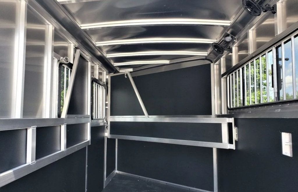 2026 Shadow 3 Horse Slant with Drop Feed Windows Goose Neck  - 22957620 - 7