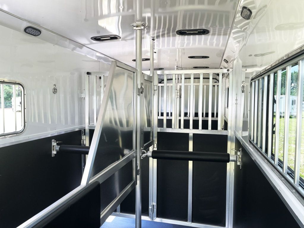 2026 Shadow 4 Horse Head to Head DRAFT w King Tack & Side Ramp  - 22904136 - 10