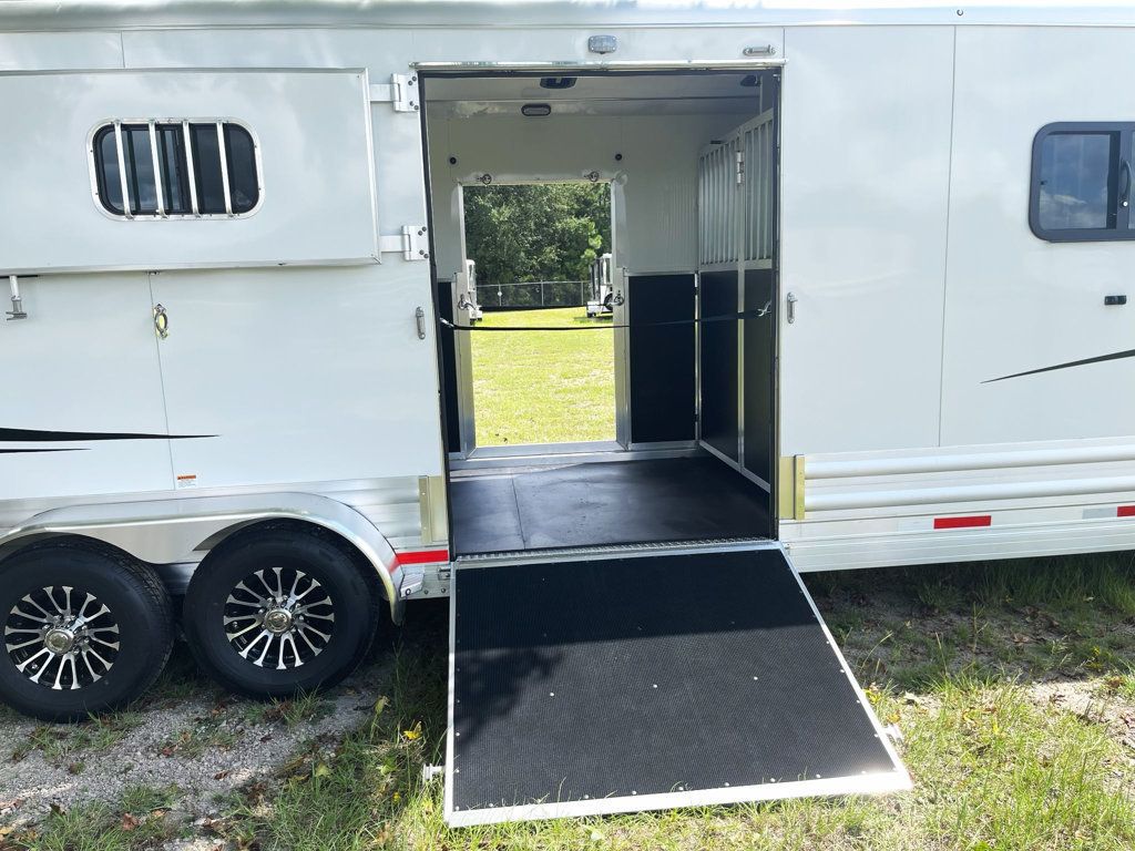 2026 Shadow 4 Horse Head to Head DRAFT w King Tack & Side Ramp  - 22904136 - 16