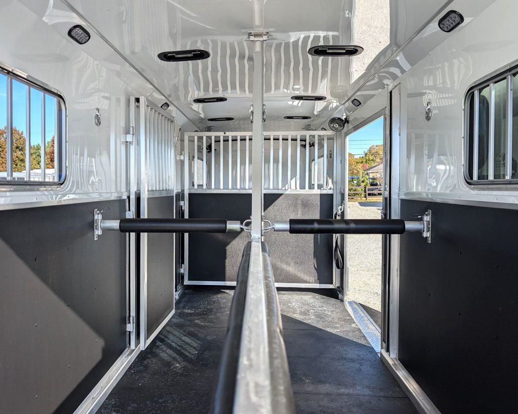 2026 Shadow 4 Horse Head to Head with Box Stall and Side Ramp  - 22938156 - 10