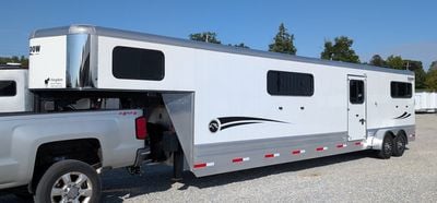 2026 Shadow 4 Horse Head to Head with Box Stall and Side Ramp