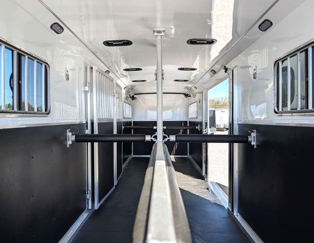 2026 Shadow 4 Horse Head to Head with Box Stall and Side Ramp  - 23009238 - 9