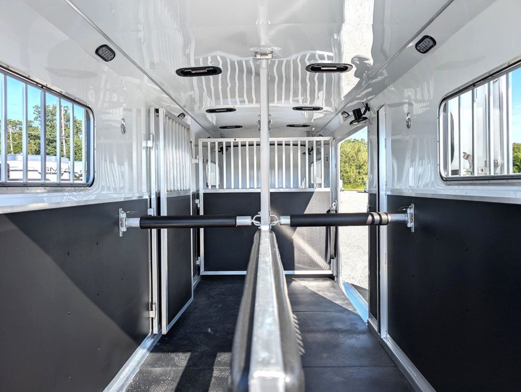 2026 Shadow 4 Horse Head to Head with King Tack & Side Ramp  - 22973584 - 9