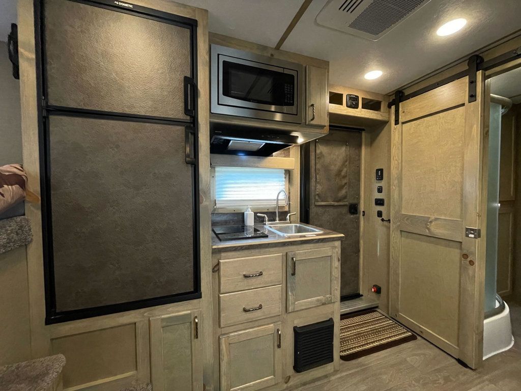 2026 Shadow 4 Horse Slant 10'6 Living Quarters with Slide  - 22899958 - 13