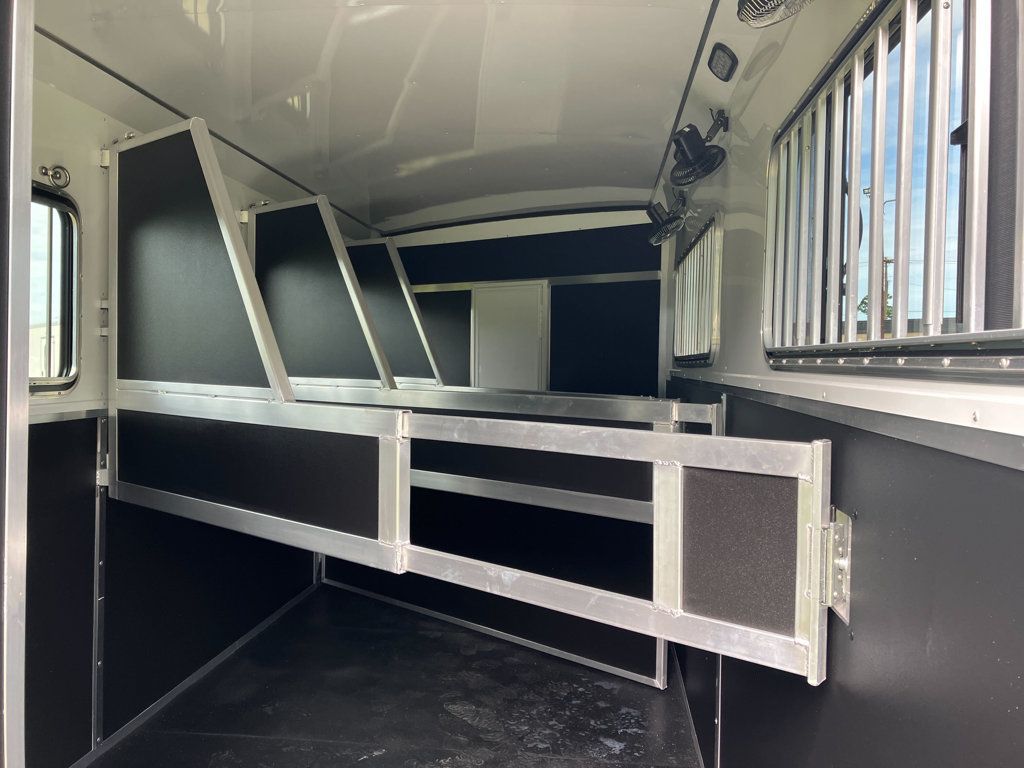 2026 Shadow 4 Horse Slant 10'6 Living Quarters with Slide  - 22899958 - 6