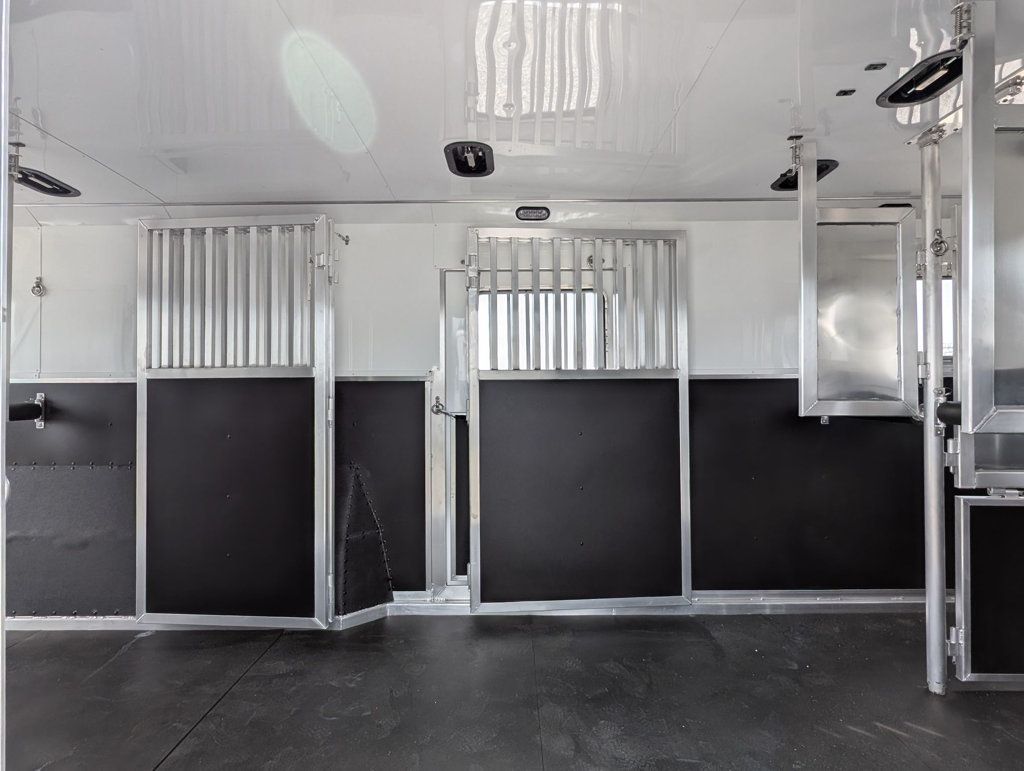 2026 Shadow 6 Horse Head to Head with King Tack & Side Ramp  - 23015402 - 3