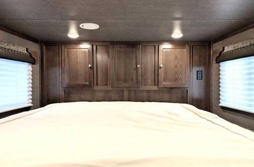 2026 SMC 3 Horse Slant 13' Living Quarters w/ Slide Patriot  - 22998233 - 9