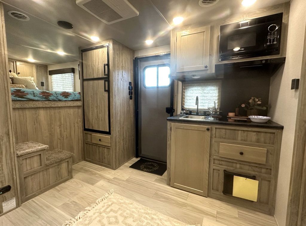 2026 SMC 3 Horse Slant 14' Living Quarters w/ Slide Patriot  - 22984028 - 11