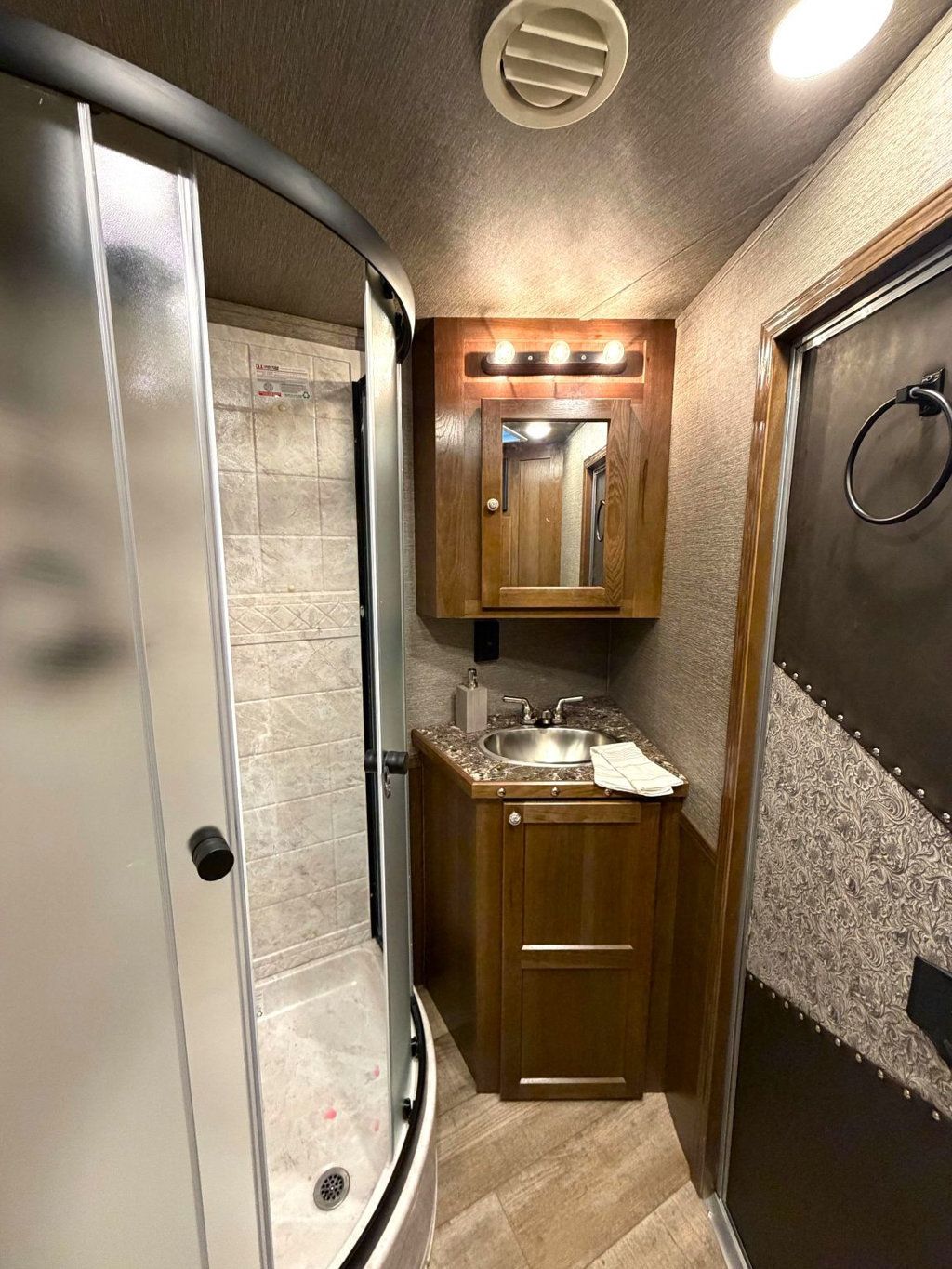 2026 SMC 3 Horse Slant 14' Living Quarters w/ Slide Patriot  - 22992797 - 13