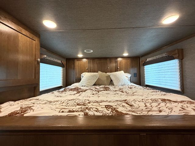 2026 SMC 3 Horse Slant 14' Living Quarters w/ Slide Patriot  - 23004899 - 11