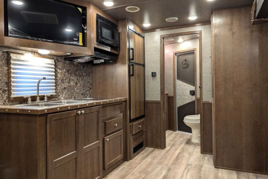 2026 SMC 3 Horse Slant 14' Living Quarters w/ Slide Patriot  - 22968471 - 12