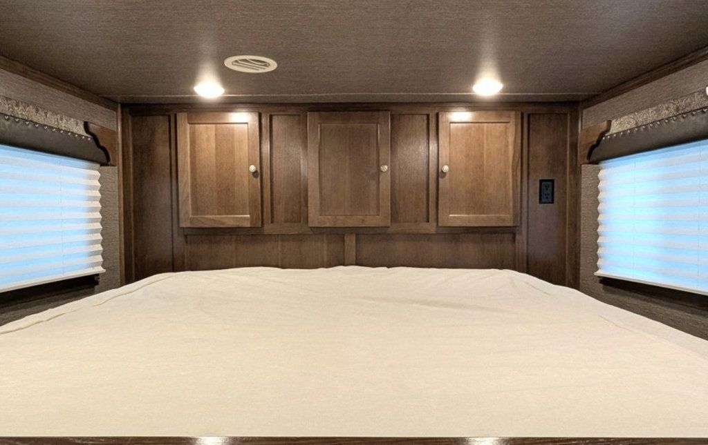 2026 SMC 3 Horse Slant 14' Living Quarters w/ Slide Patriot  - 22986912 - 9