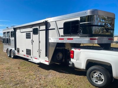 2026 SMC 3 Horse Slant with 9' Living Quarters Patriot