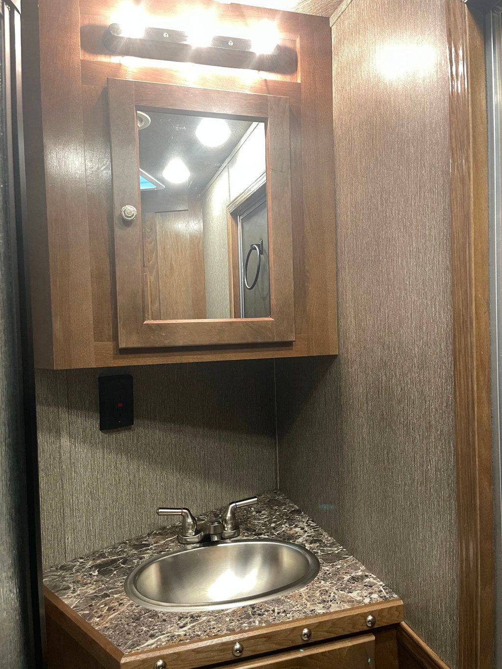 2026 SMC 3 Horse Slant with 9' Living Quarters Patriot  - 22945953 - 22