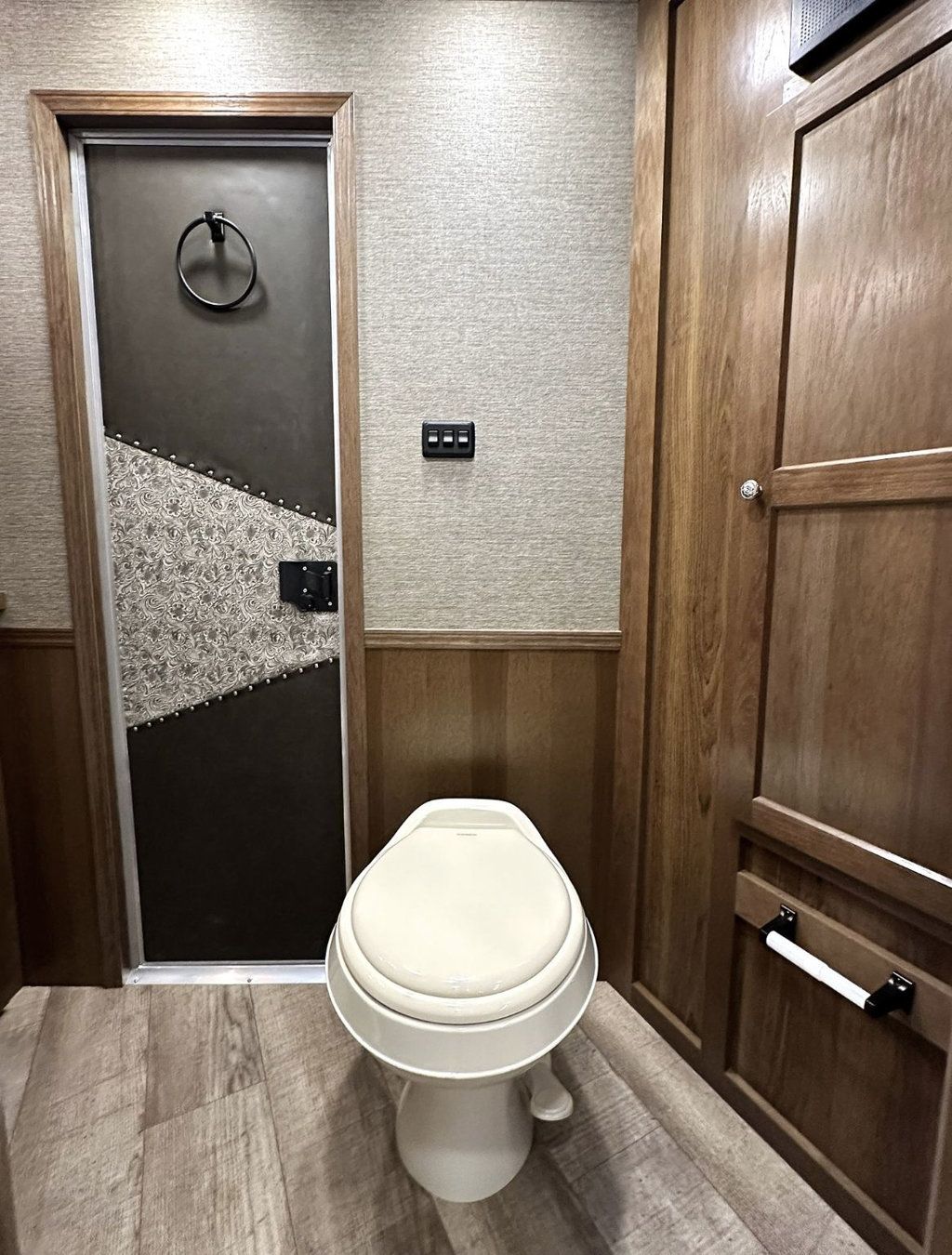 2026 SMC 4 Horse Slant 14' Living Quarters w/ Slide Patriot  - 22882779 - 12