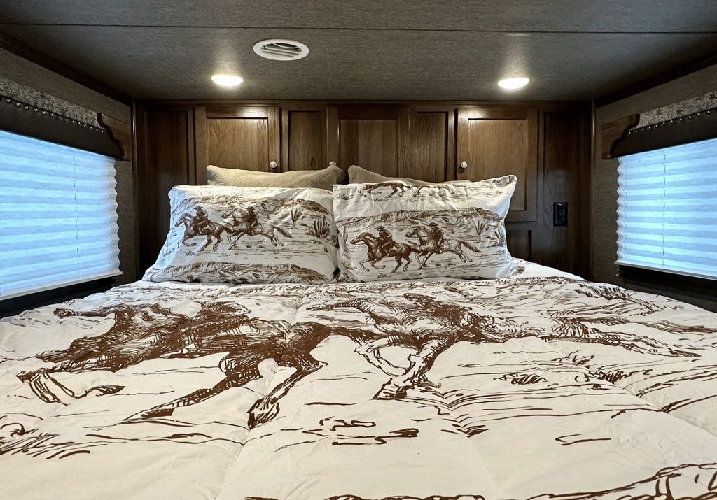 2026 SMC 4 Horse Slant 14' Living Quarters w/ Slide Patriot  - 22882779 - 8
