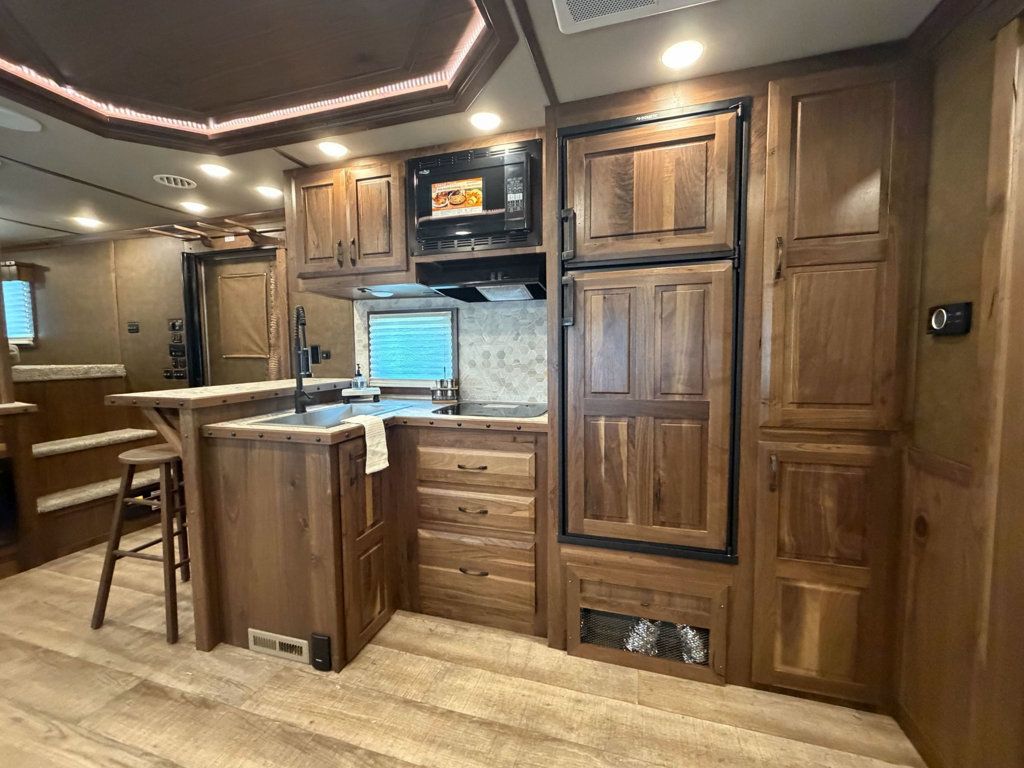 2026 SMC 4 Horse w/ 18' Living Quarters Super Slide  - 22988662 - 11