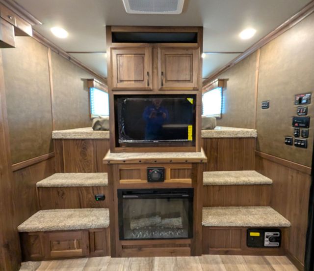 2026 SMC 4 Horse w/ 18' Living Quarters Super Slide  - 22988662 - 12