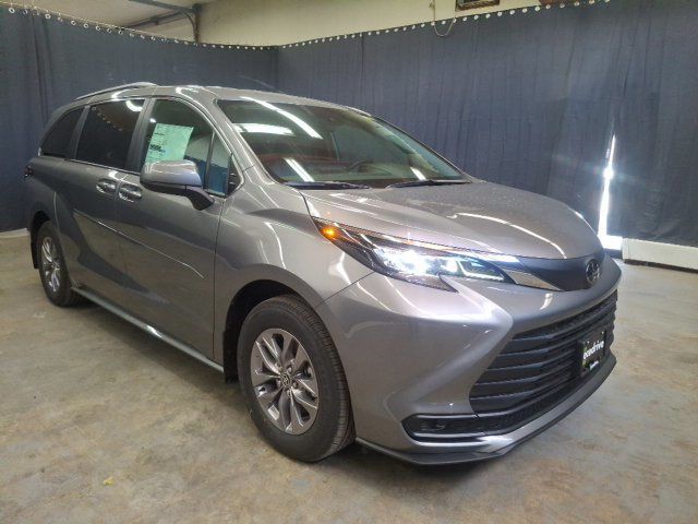 2026 Toyota Sienna LE - 23077029 - 28