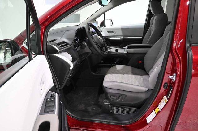 2026 Toyota Sienna LE FWD 8-Passenger - 22993298 - 12