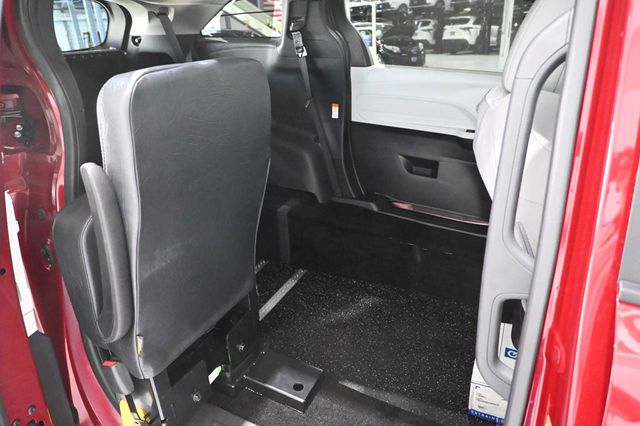 2026 Toyota Sienna LE FWD 8-Passenger - 22993298 - 17